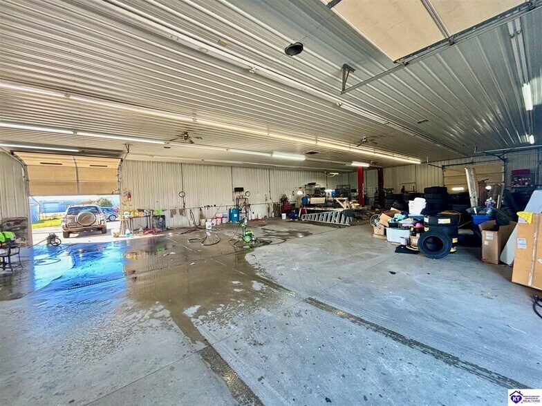 More Photos Of 711 E Broadway St, Campbellsville General Retail For Sale