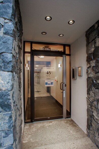 More Photos Of 1455 Ellis St, Kelowna Office Residential For Lease