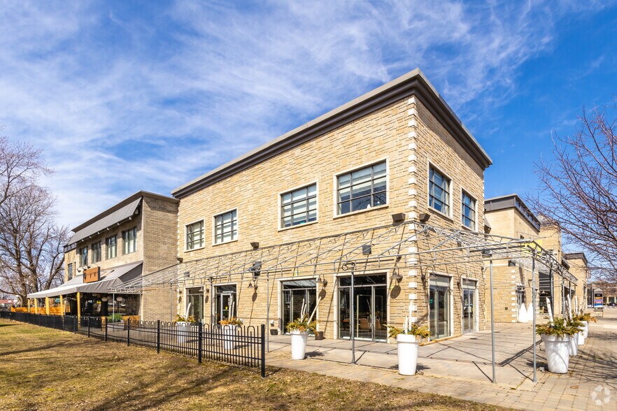 More Photos Of 465-467 Rue Notre-Dame, Repentigny Storefront Retail Office For Lease