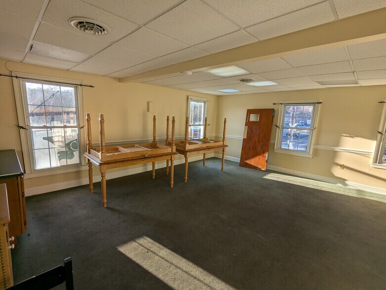 More Photos Of 17 Main St, Ballston Lake Restaurant For Lease