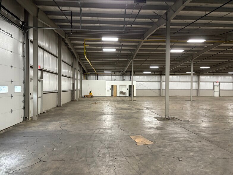 More Photos Of 140 Wilson Rd, Bentleyville Light Distribution For Lease