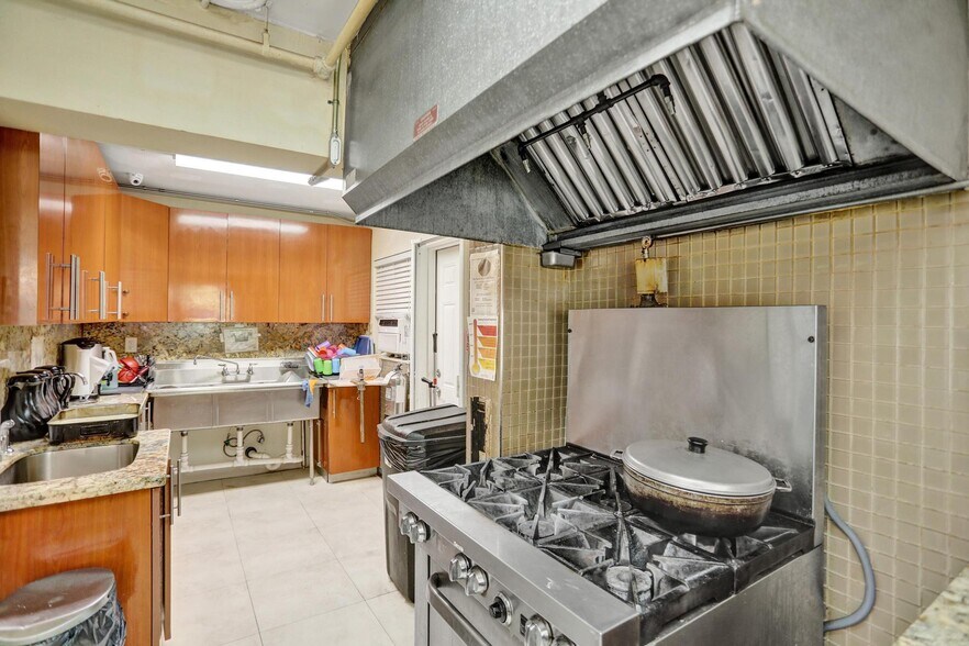 More Photos Of 1722 Madison St, Hollywood Assisted Living For Sale