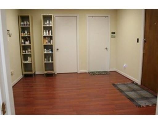 More Photos Of 320-326 Boston Post Rd, Sudbury Storefront Retail Office For Lease