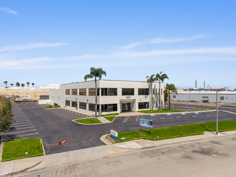 More Photos Of 19601 Mariner Ave, Torrance Light Distribution For Lease