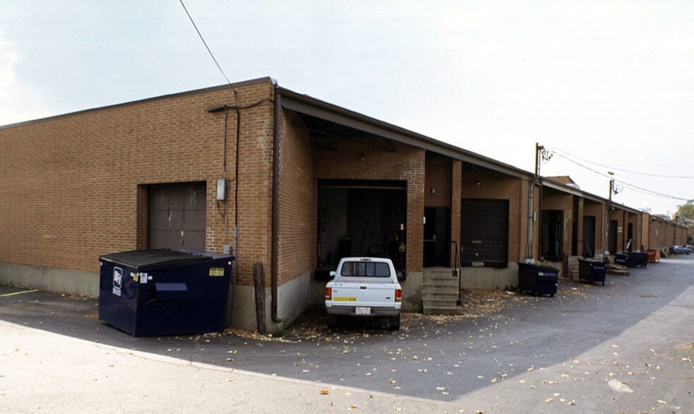 More Photos Of 5101-5111 Chase Ave, Downers Grove Warehouse For Lease