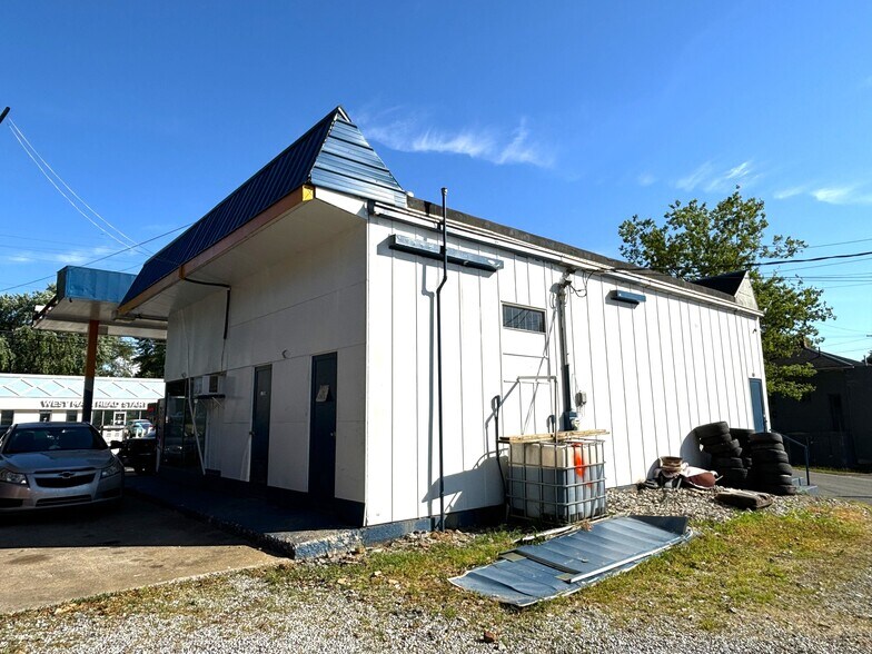 More Photos Of 355 W Main St, Lebanon Service Station For Sale