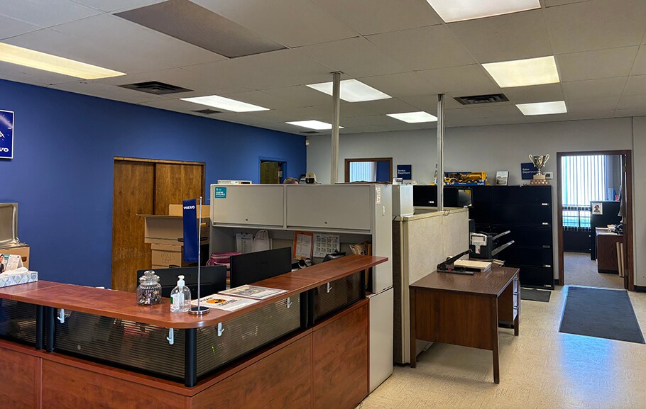 More Photos Of 380 Keewatin St, Winnipeg Warehouse For Lease