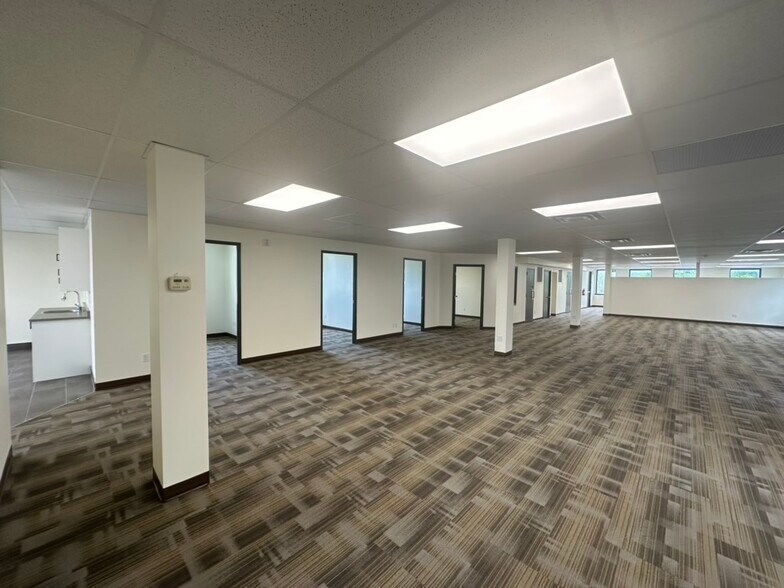 More Photos Of 1296 Carling Ave, Ottawa Office For Lease