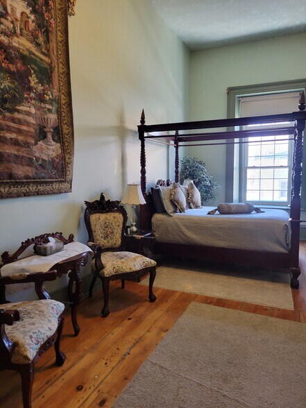 More Photos Of 111 St Lawrence St, Merrickville Hotel For Sale