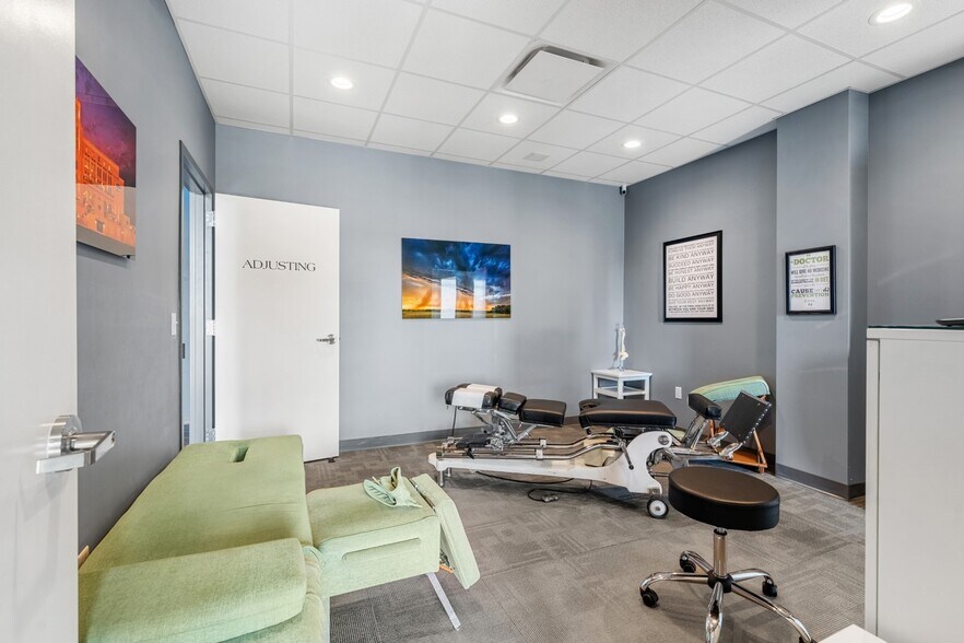 More Photos Of 809 N 3rd St, Manhattan Storefront Retail Office For Lease