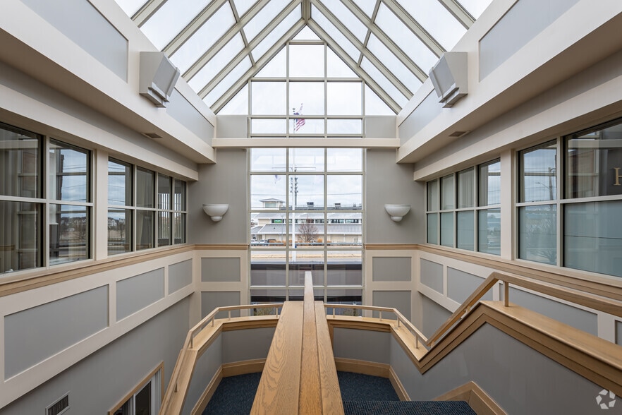 More Photos Of 350 Lincoln St, Hingham Office For Lease