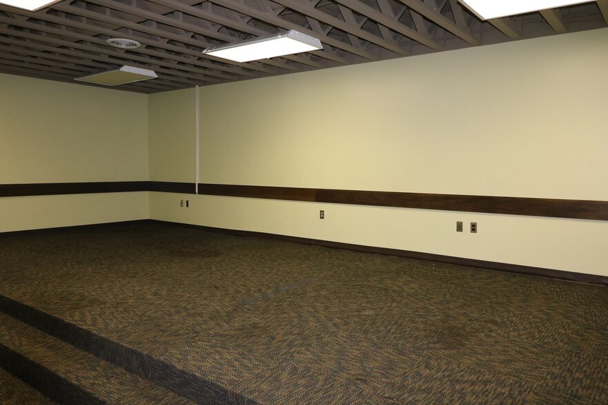 More Photos Of 3155 N College Ave, Fayetteville Storefront Retail Office For Lease