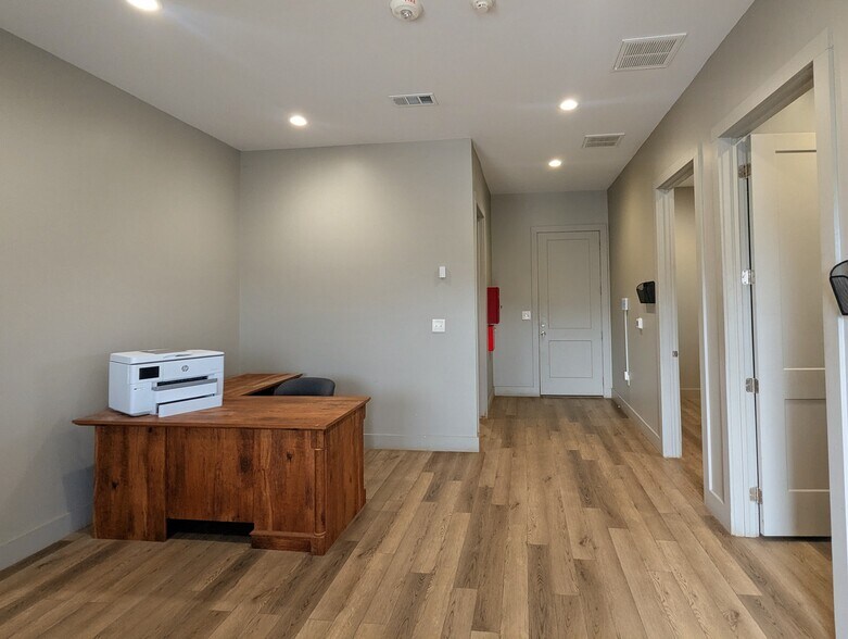 More Photos Of 1765 W Commerce Pky, Beaumont Industrial For Lease