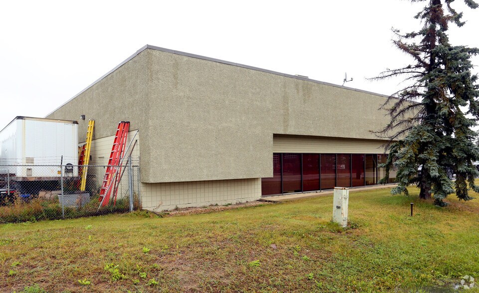 More Photos Of 485 South Ave NW, Spruce Grove Flex For Lease