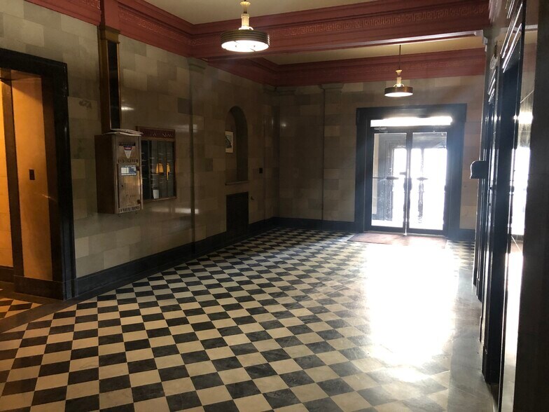 More Photos Of 212 N Market St, Wichita Office For Sale