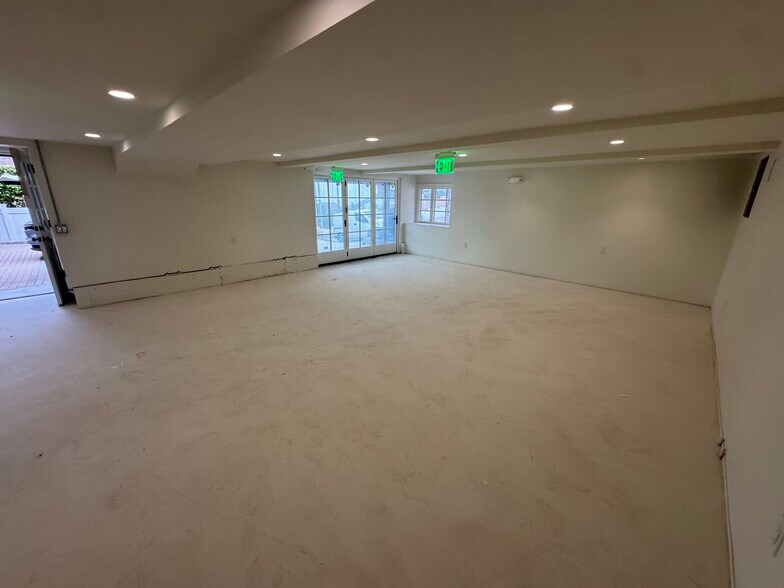 More Photos Of 2007 S Coast Hwy, Laguna Beach Storefront Retail Residential For Lease