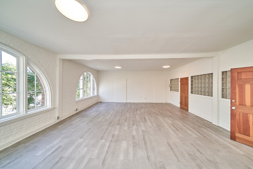 More Photos Of 7900 Santa Monica Blvd, West Hollywood Storefront Retail Office For Lease