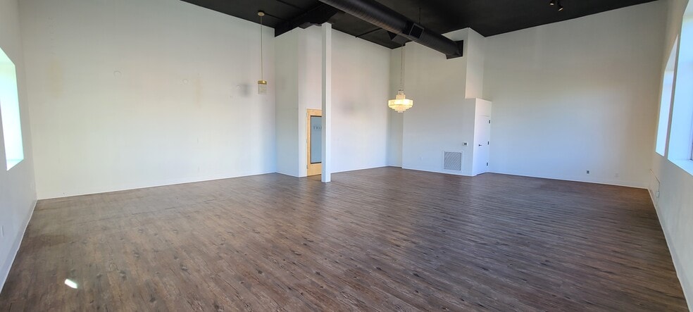 Primary Photo Of 120 Commercial St NE, Salem Storefront Retail Office For Lease