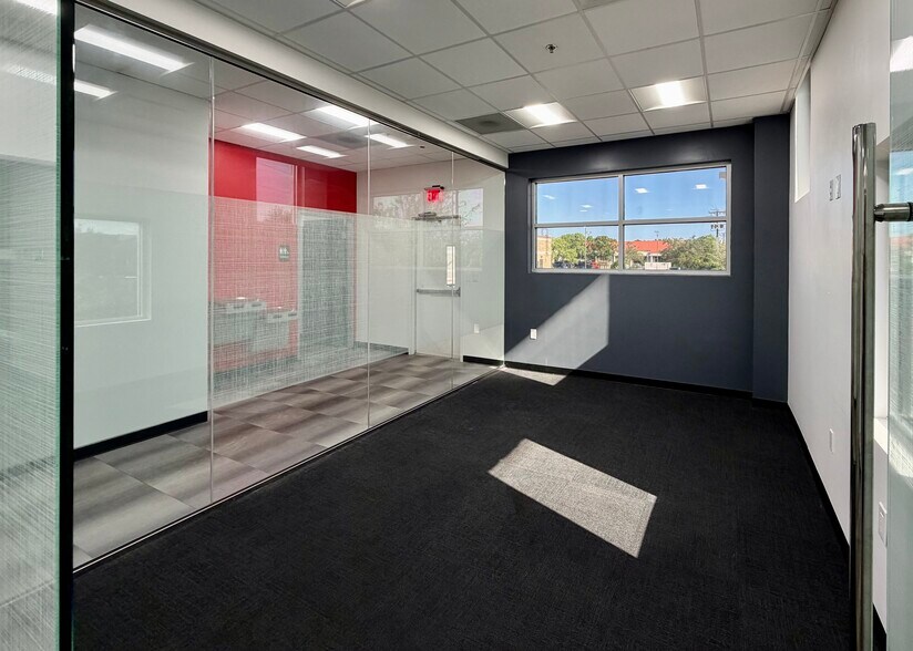 More Photos Of 523 Med Ct, San Antonio Freestanding For Lease