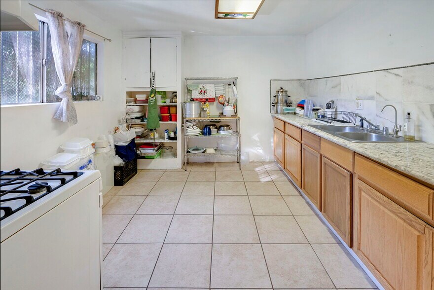 More Photos Of 3709 Rolle St, Los Angeles Religious Facility For Sale