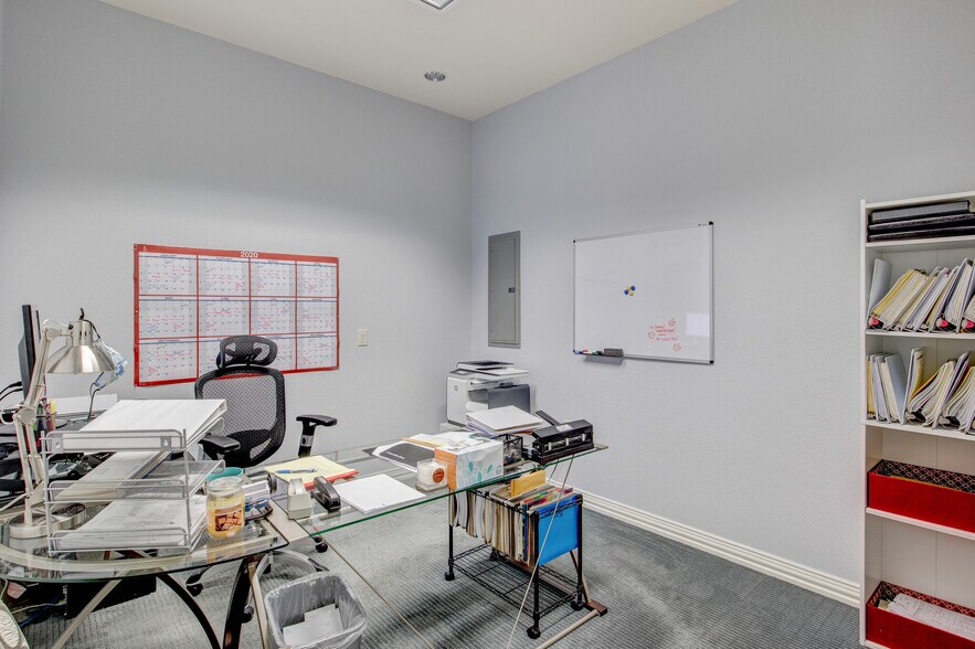 More Photos Of 7633 Bellaire Dr S, Fort Worth Medical For Sale