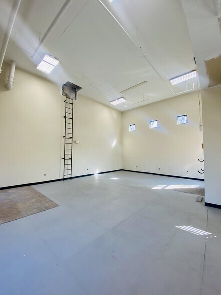 More Photos Of 818 S King St, Leesburg Unknown For Lease