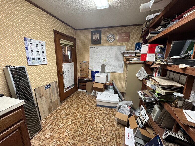 More Photos Of 1900 Crockett Rd, Palestine Storefront For Sale