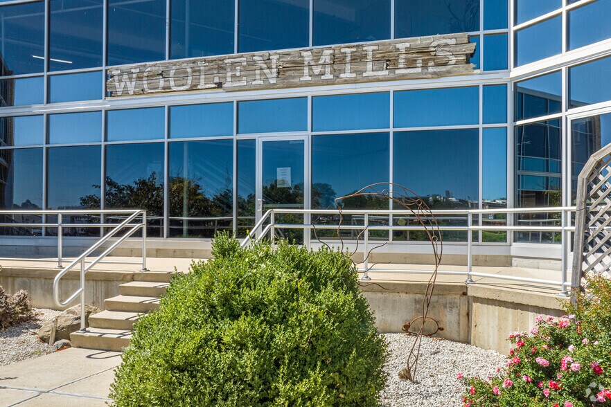 More Photos Of 218-326 Wisconsin Dr, Jefferson Office For Lease