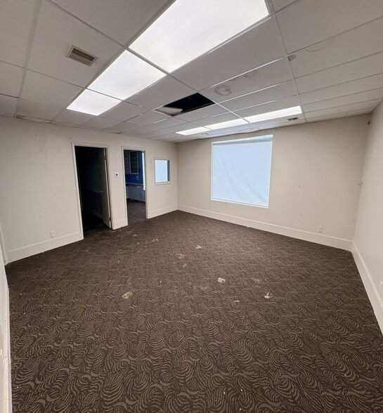 More Photos Of 1808 S Anthony Blvd, Fort Wayne Unknown For Lease