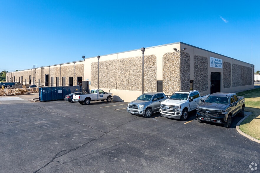 More Photos Of 4130-4150 Will Rogers Pky, Oklahoma City Warehouse For Lease