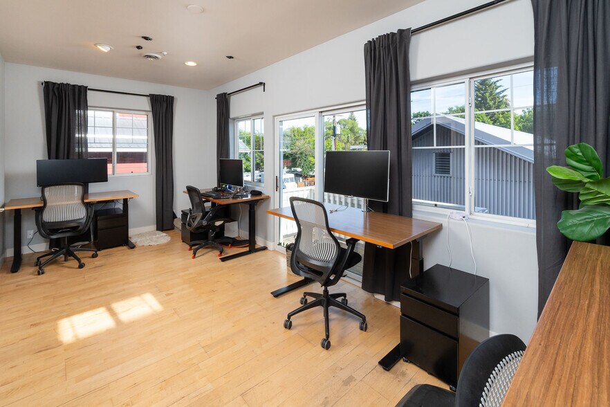 More Photos Of 616 NW Arizona Ave, Bend Office For Sale