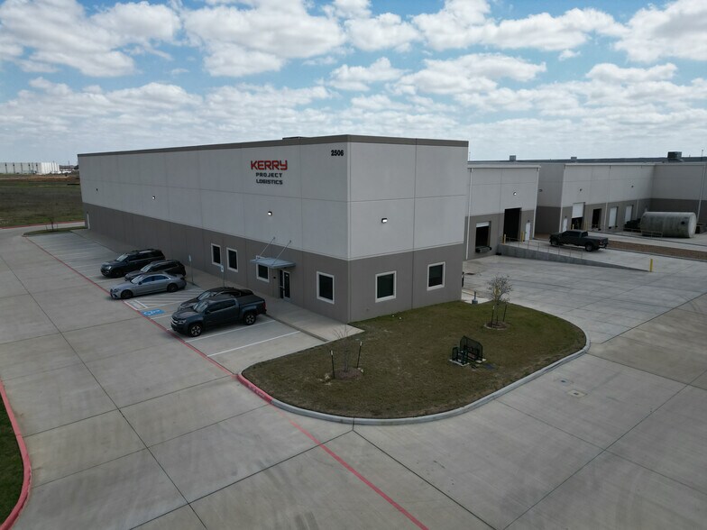 Primary Photo Of 2506 Twinwood Pky, Brookshire Warehouse For Lease