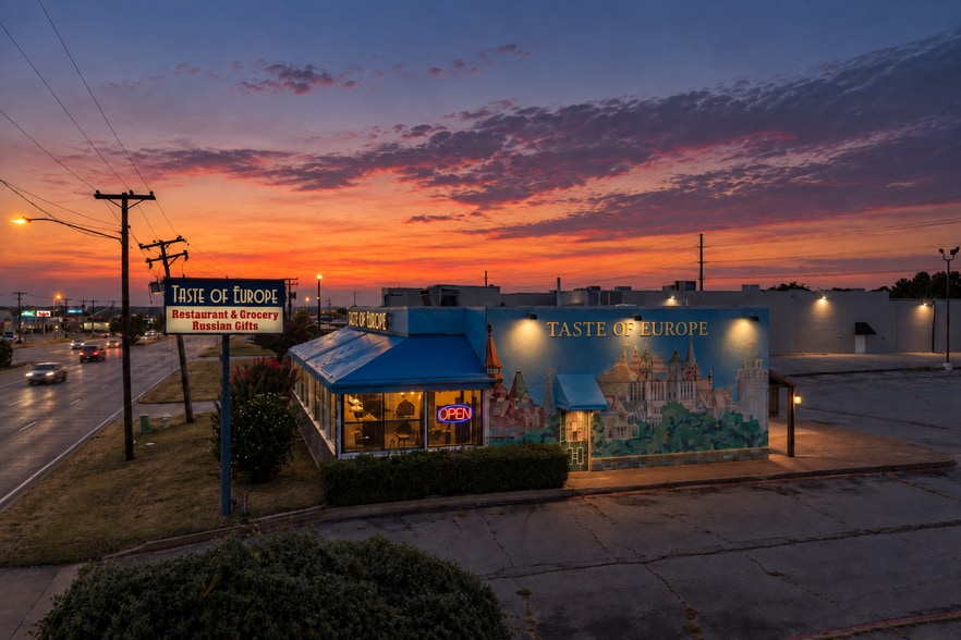 Primary Photo Of 1901 W Pioneer Pky, Arlington Restaurant For Sale