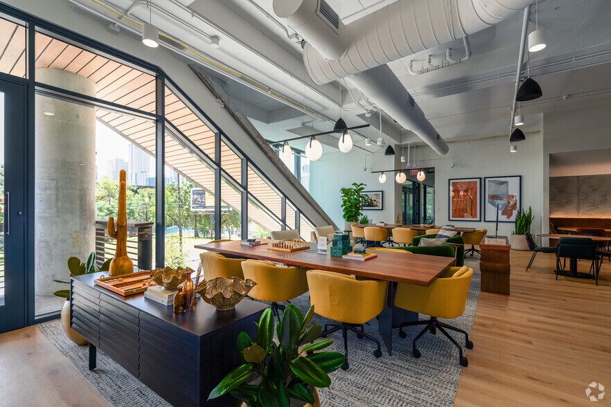 More Photos Of 924 E 7th St, Austin Coworking Space