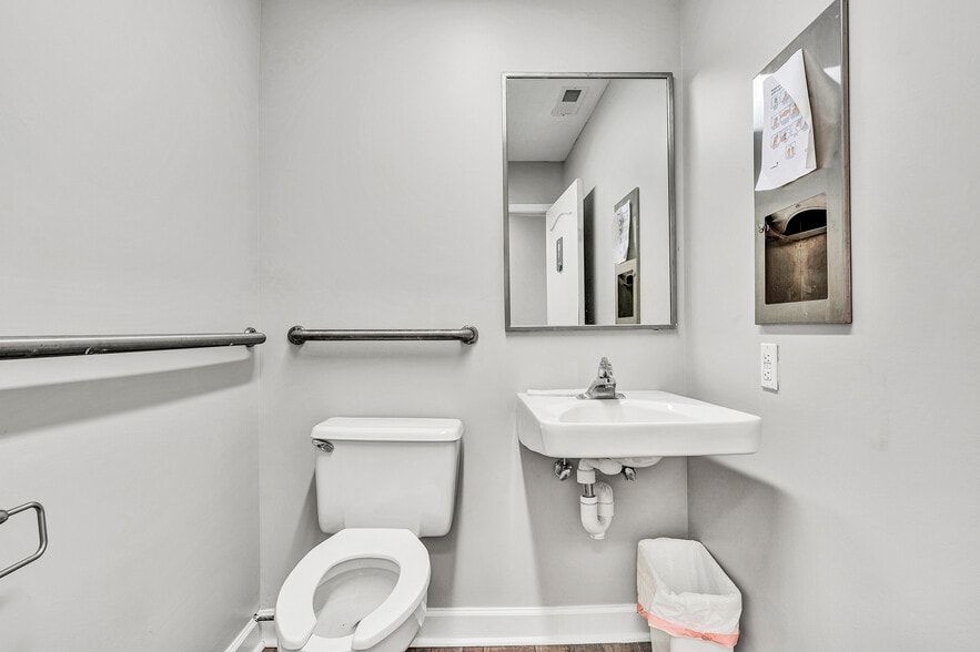 More Photos Of 5034 Williamson Rd NW, Roanoke Office For Lease