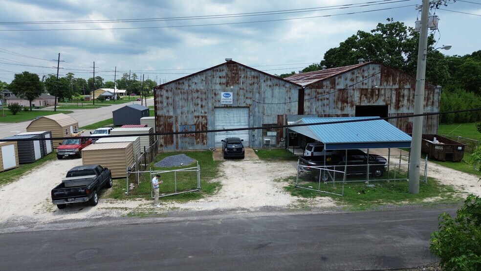 More Photos Of 3540 Edmonds Ave, Beaumont Warehouse For Sale