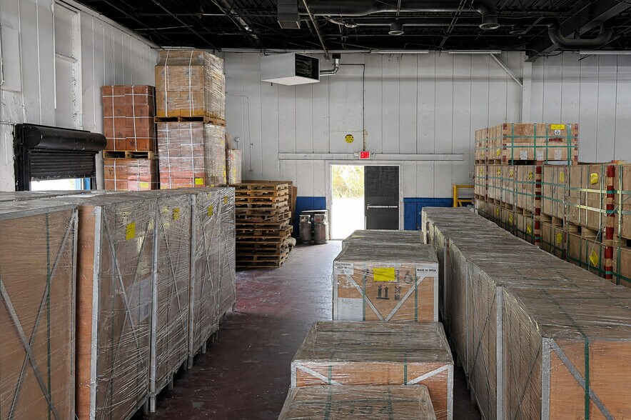 More Photos Of 76 National Rd, Edison Warehouse For Lease