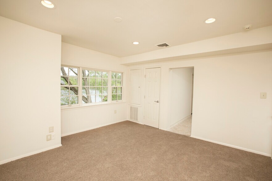 More Photos Of 15 E Bridge St, New Hope Storefront Retail Residential For Sale