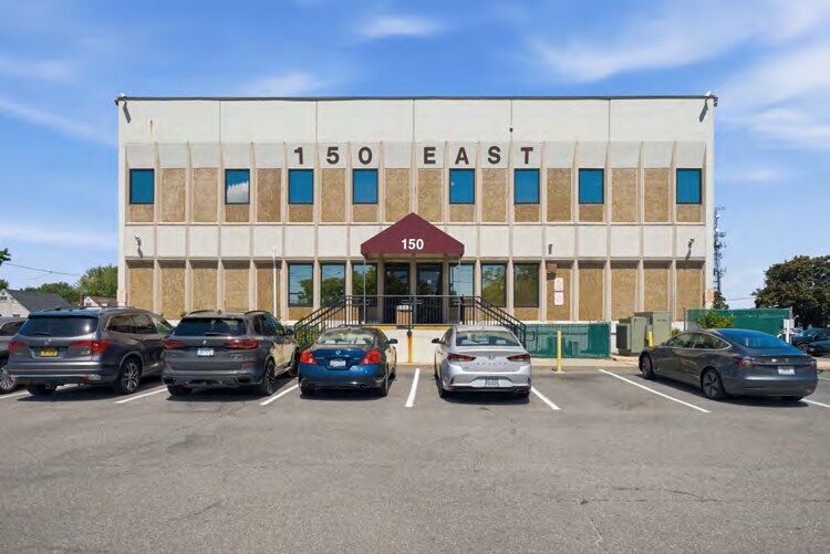 More Photos Of 150 E Sunrise Hwy, Lindenhurst Medical For Lease