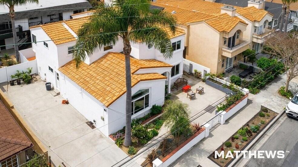 More Photos Of 218 Indianapolis Ave, Huntington Beach Apartments For Sale