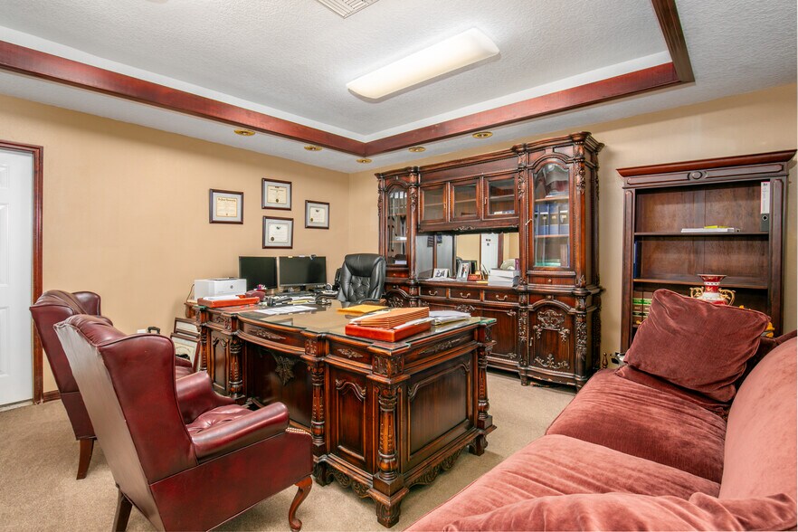More Photos Of 205 E Burleigh Blvd, Tavares Office For Sale