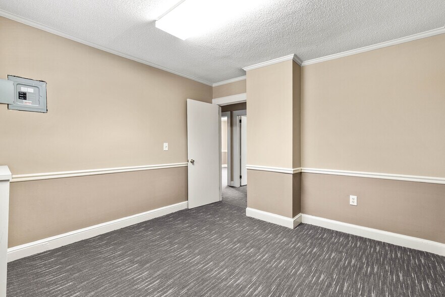 More Photos Of 302 N White St, Lancaster Office For Sale