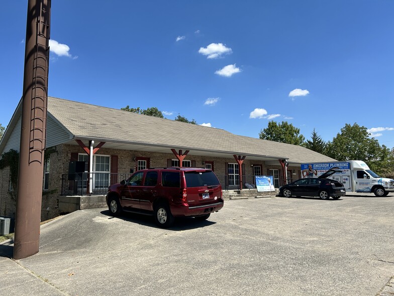 More Photos Of 808 Kraft St, Clarksville Office For Sale