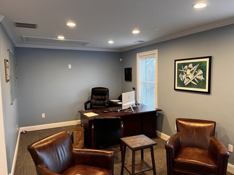 More Photos Of 447 Naubuc Ave, Glastonbury Office For Sale