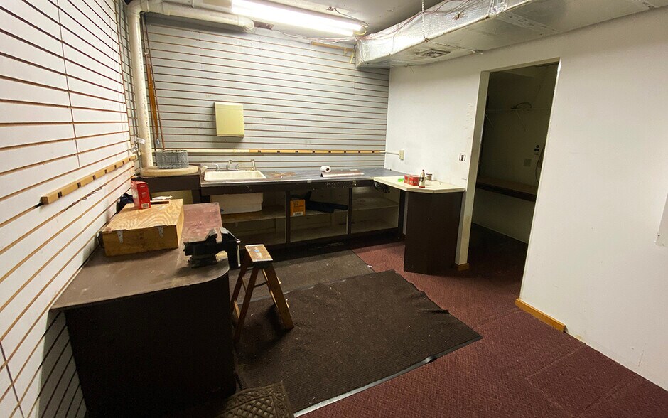 More Photos Of 550 N Mountain Rd, Harrisburg Freestanding For Lease