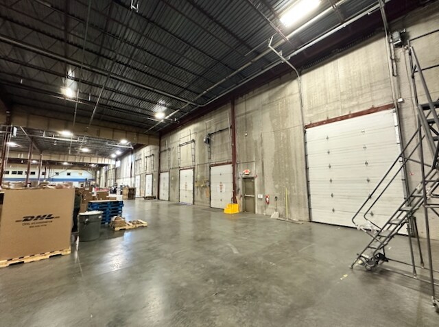More Photos Of 6402 Corporate Dr, Indianapolis Distribution For Lease