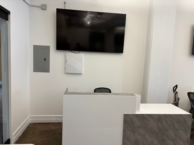 More Photos Of 45 Main St, Brooklyn Office For Lease