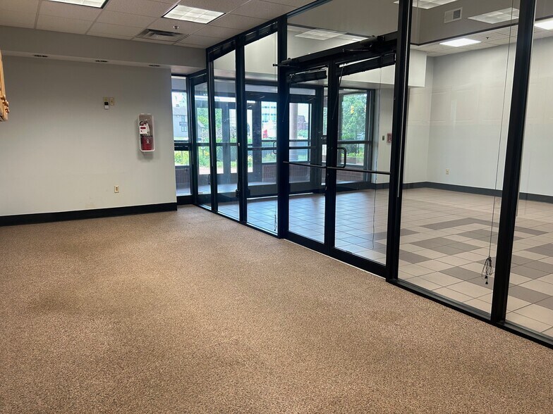 More Photos Of 22 N 1st St, Newark Light Distribution For Lease
