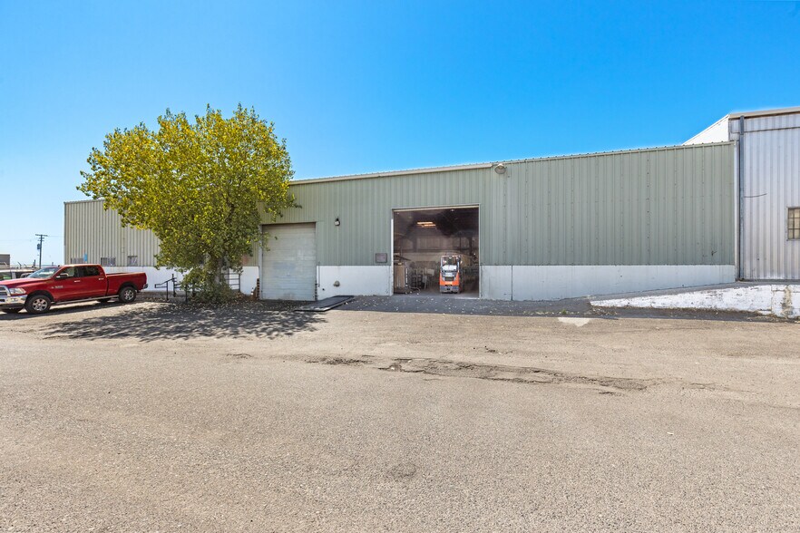 Primary Photo Of 651 Thunderbolt St, Chico Warehouse For Sale