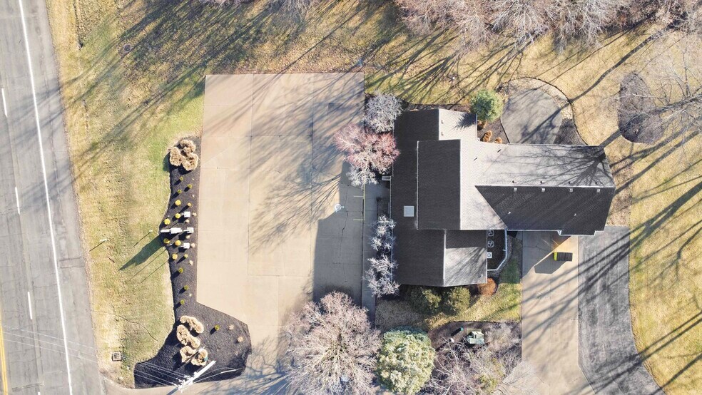 More Photos Of 14006 W Lake Rd, Vermilion Freestanding For Sale